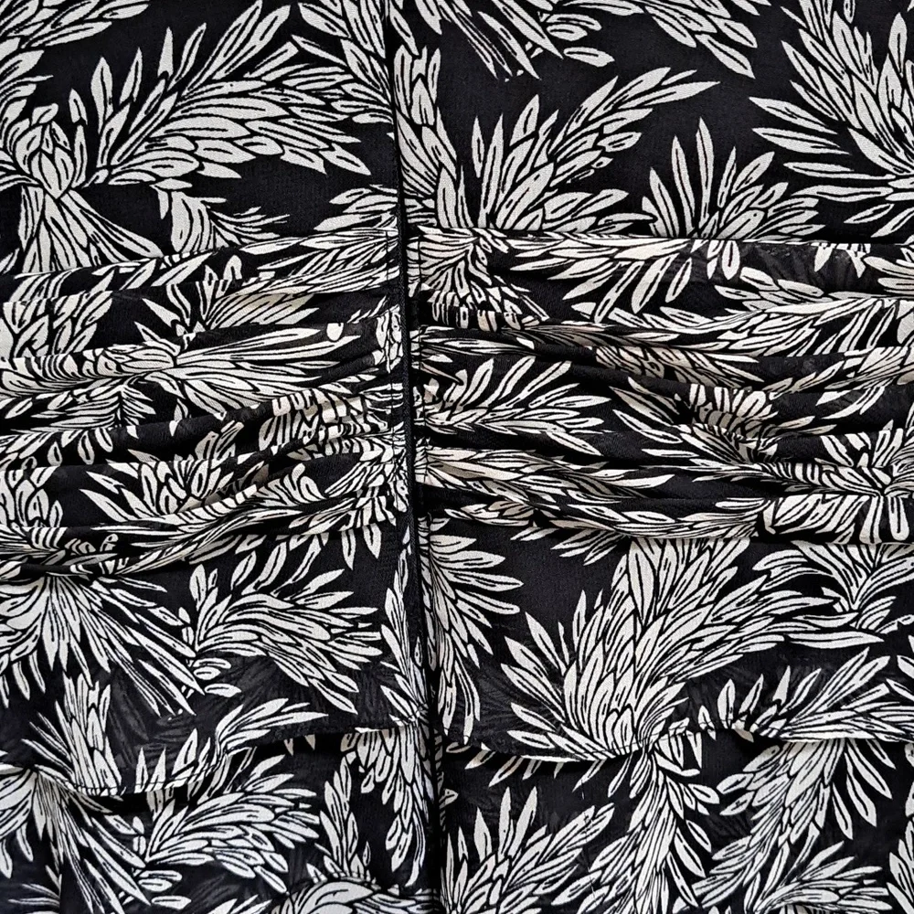 Adrianna Papell Black/White Ruffled Ruched Formal Dress. Size 14 Petite - Picture 7 of 11